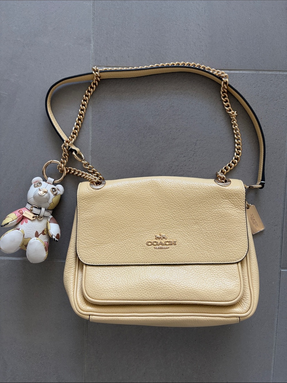 Coach Leather Shoulder Bag in Pale Yellow with Gold Chain, like new